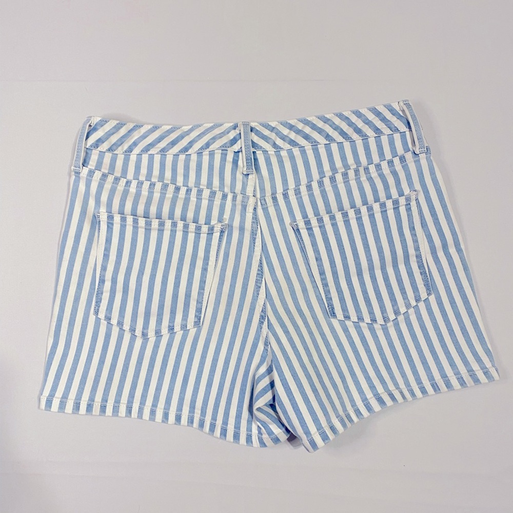 Universal Thread shorts. Blue and white stripe Size 8/29R. EUC. - Picture 2 of 3